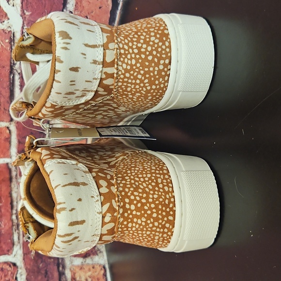Tan and White Canvas Sneakers with Paisley Print - Picture 4 of 6